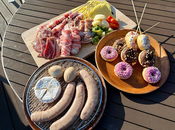 桜に囲まれてBBQが楽しめる